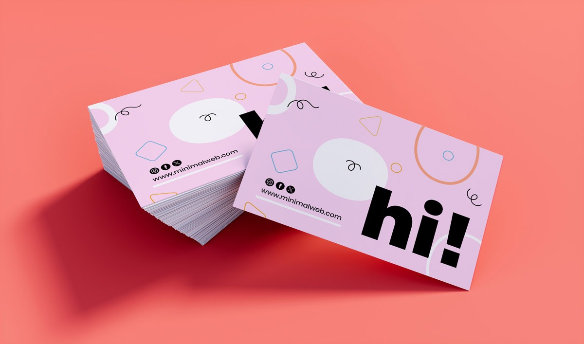 Bunte Visitenkarten auf einem farbenfrohen, orangenen Hintergrund.